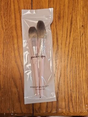 Soft Pink 2-Piece Makeup Brush Set